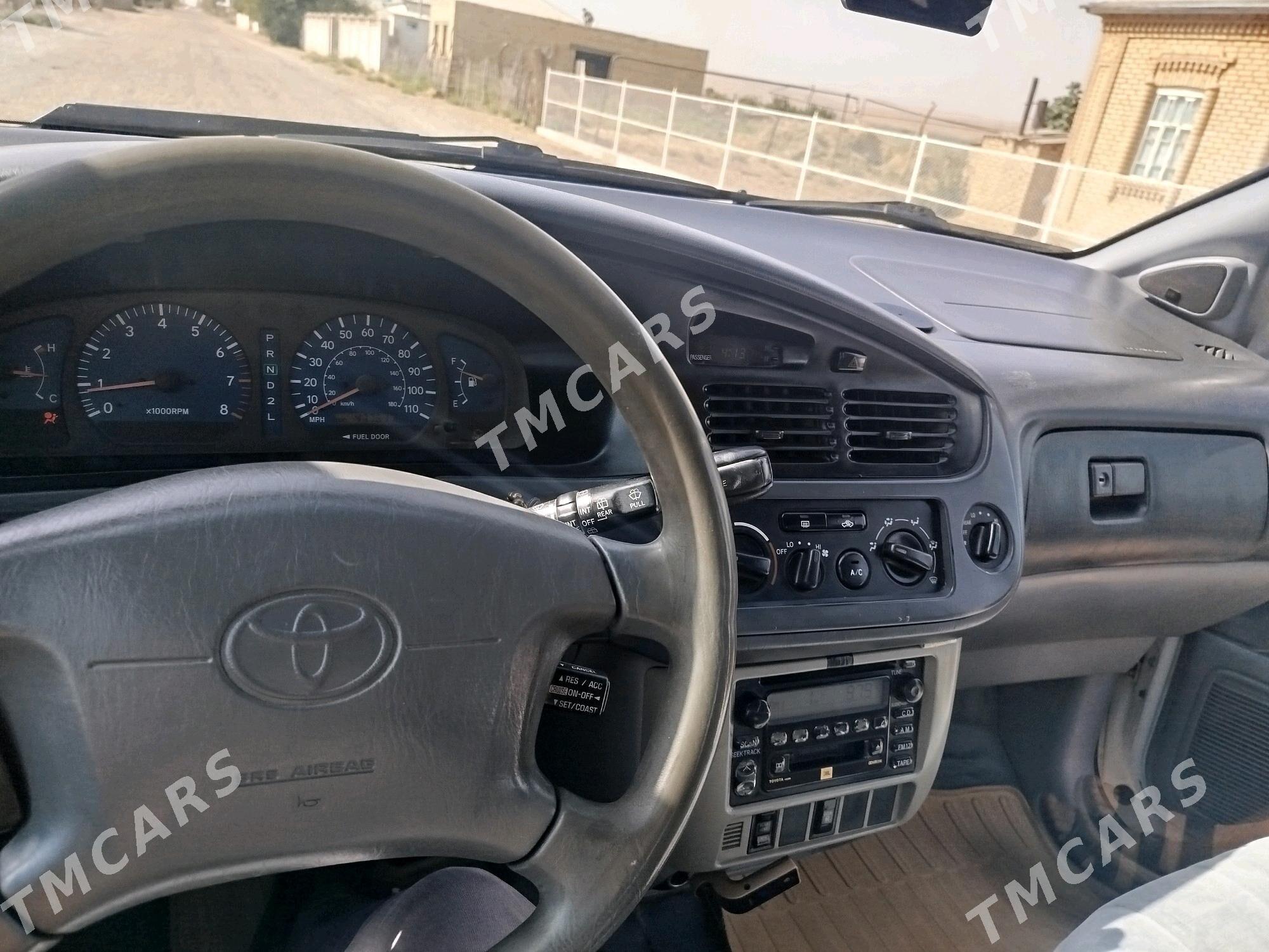 Toyota Sienna 2001 - 150 000 TMT - Тагтабазар - img 5