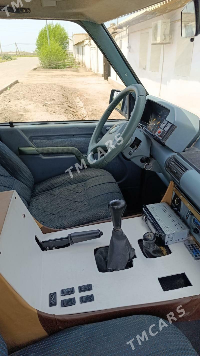 Land Rover Discovery 1994 - 44 000 TMT - Гурбансолтан Едже - img 9