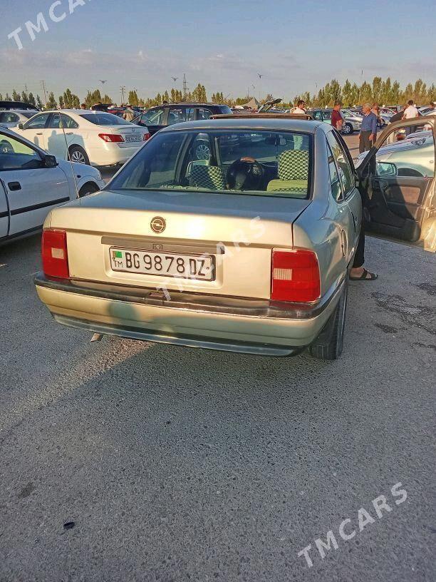 Opel Vectra 1992 - 40 000 TMT - Гурбансолтан Едже - img 3