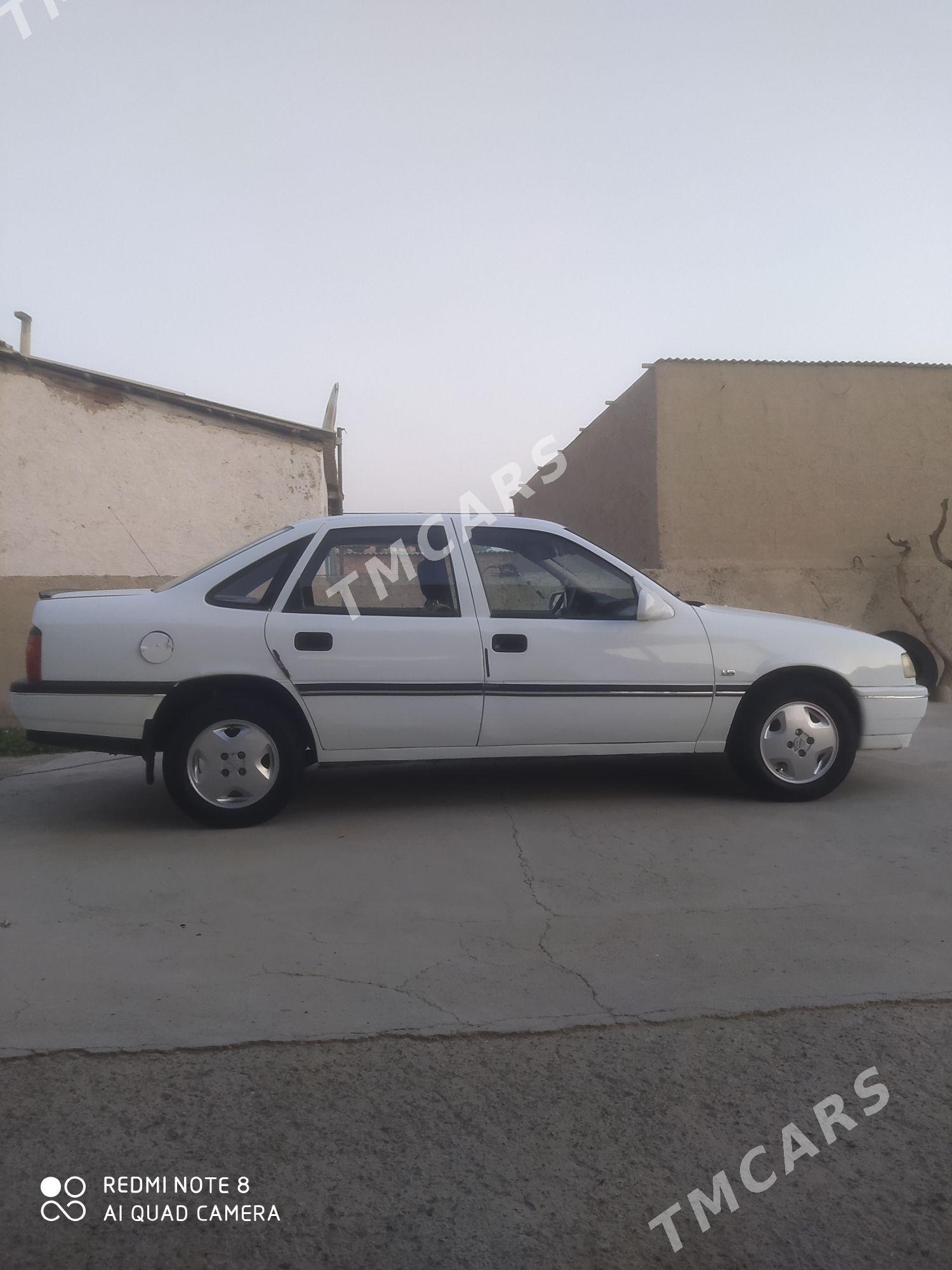 Opel Vectra 1990 - 34 000 TMT - Bäherden - img 1
