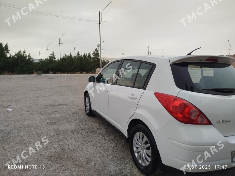 Nissan Versa 2010 - 118 000 TMT - Балканабат - img 3