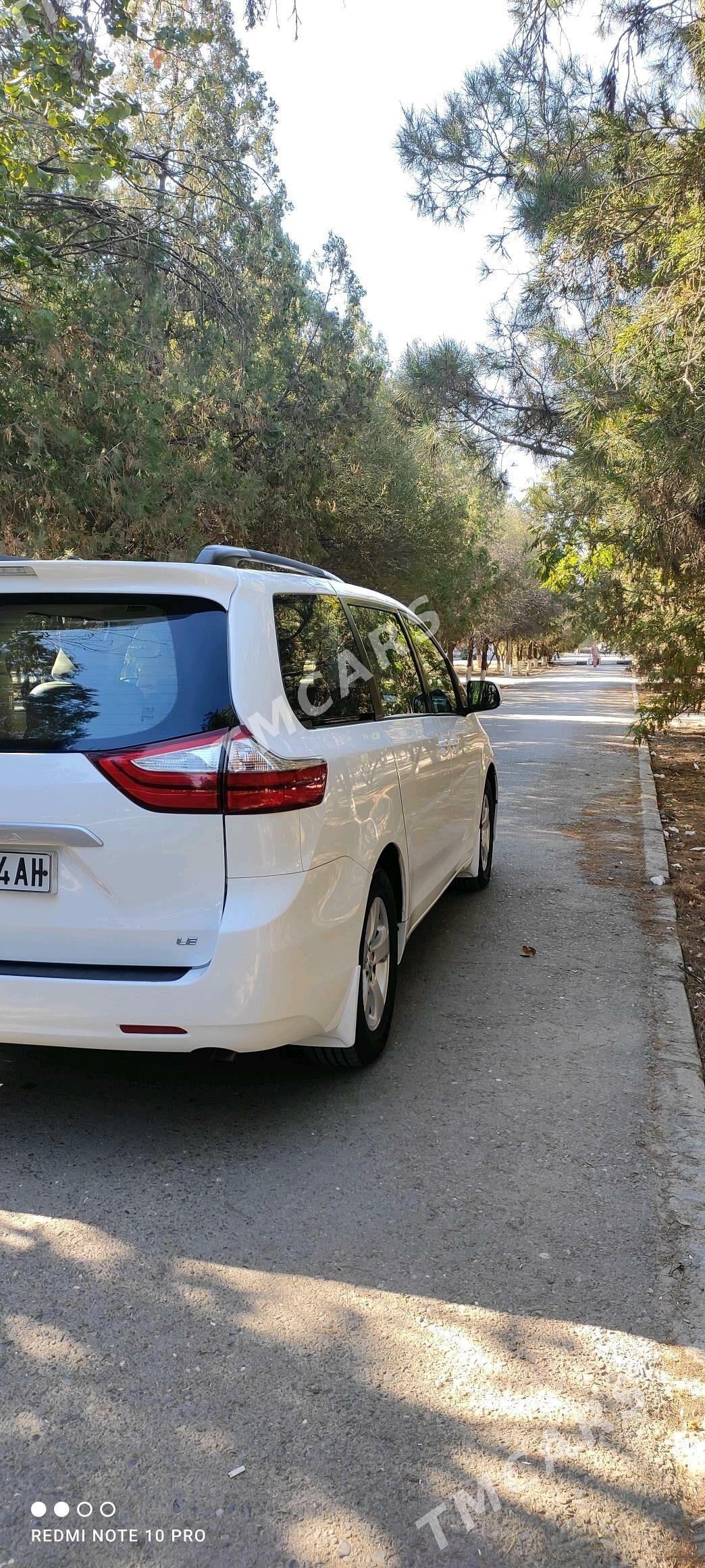 Toyota Sienna 2018 - 365 000 TMT - Гёкдепе - img 2