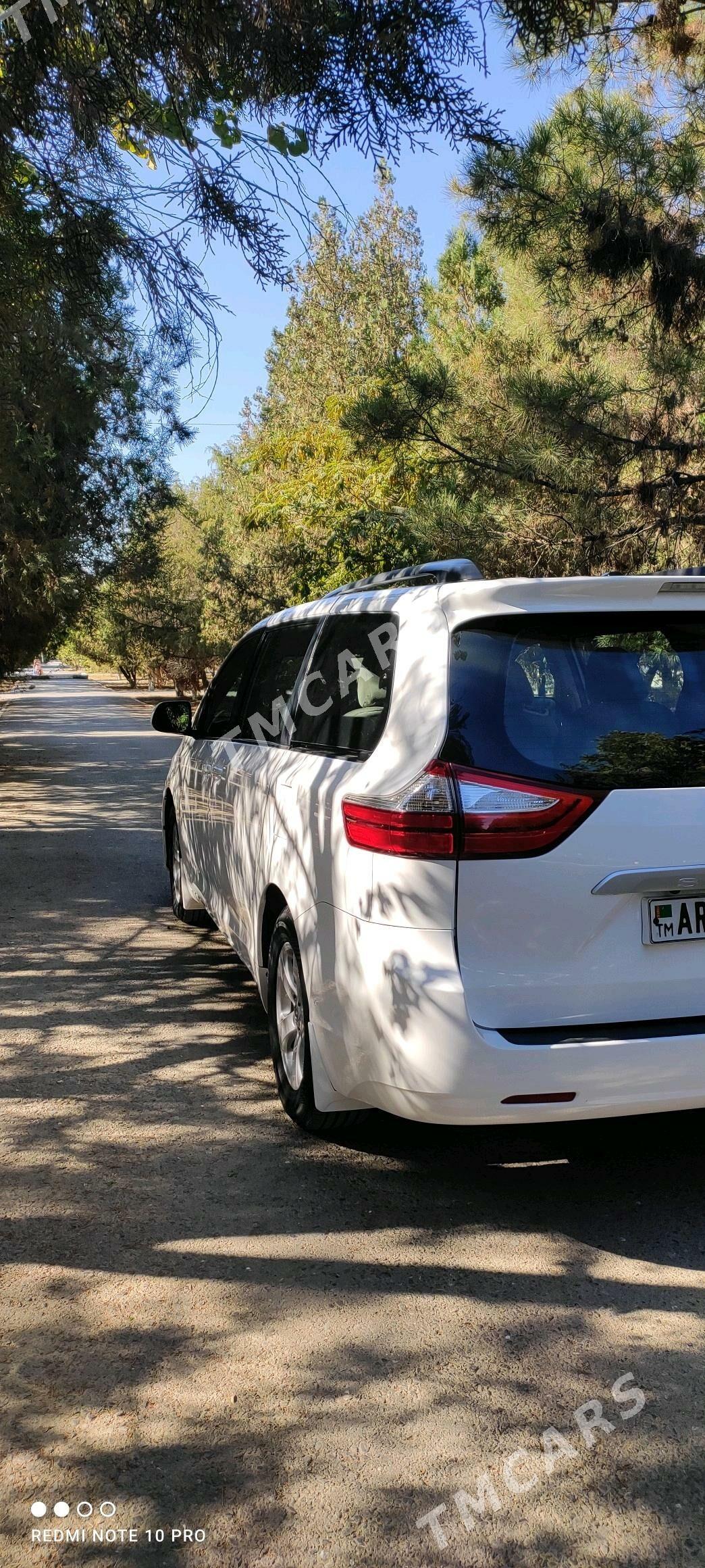 Toyota Sienna 2018 - 365 000 TMT - Гёкдепе - img 3