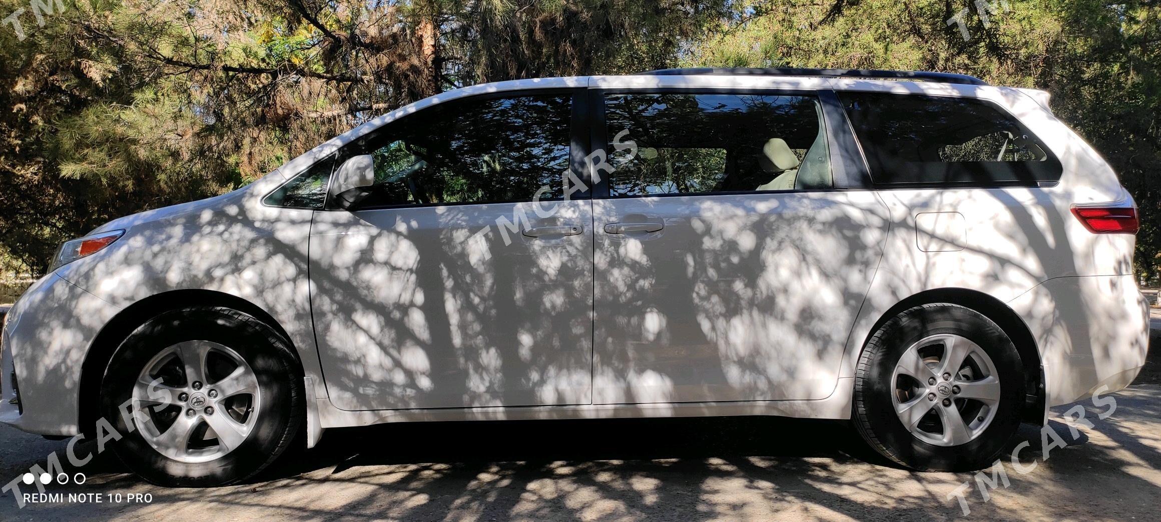 Toyota Sienna 2018 - 365 000 TMT - Гёкдепе - img 4