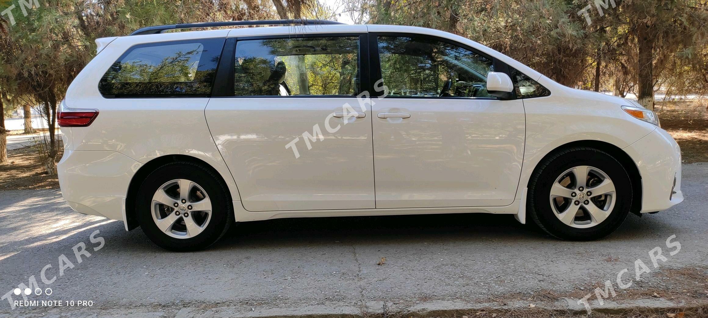 Toyota Sienna 2018 - 365 000 TMT - Гёкдепе - img 5