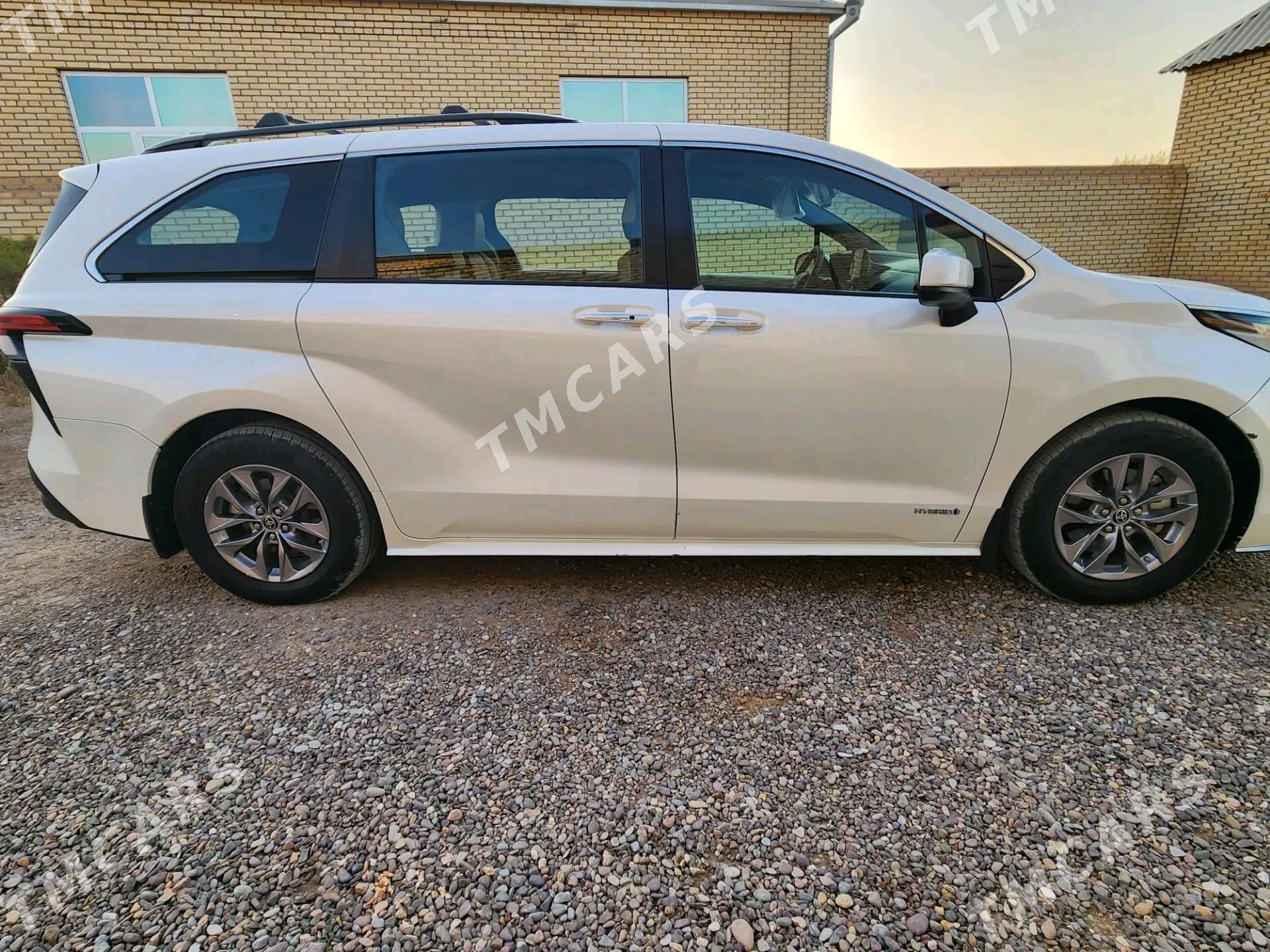 Toyota Sienna 2021 - 540 000 TMT - Мары - img 3