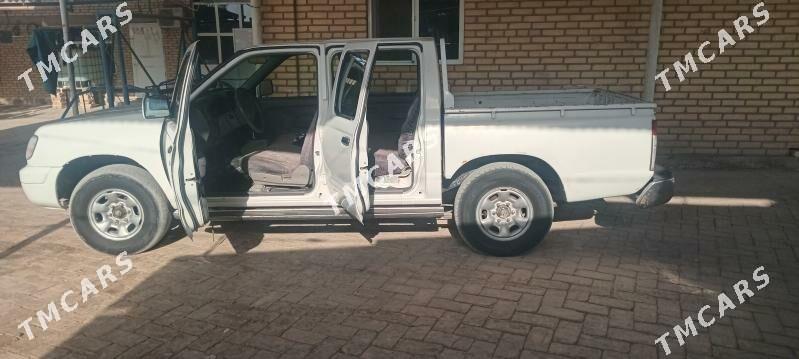 Nissan Navara 2001 - 80 000 TMT - Baýramaly - img 2