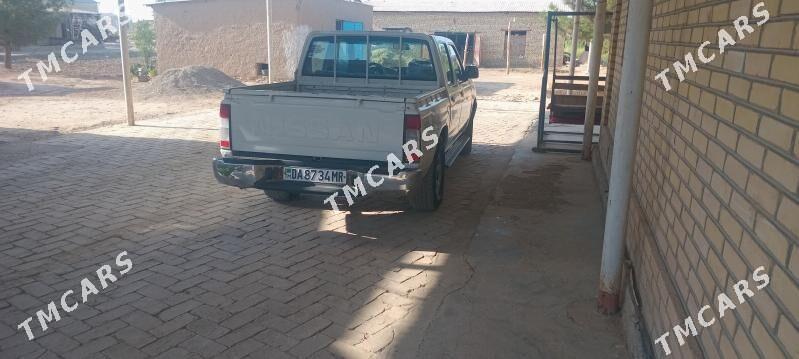 Nissan Navara 2001 - 80 000 TMT - Baýramaly - img 5