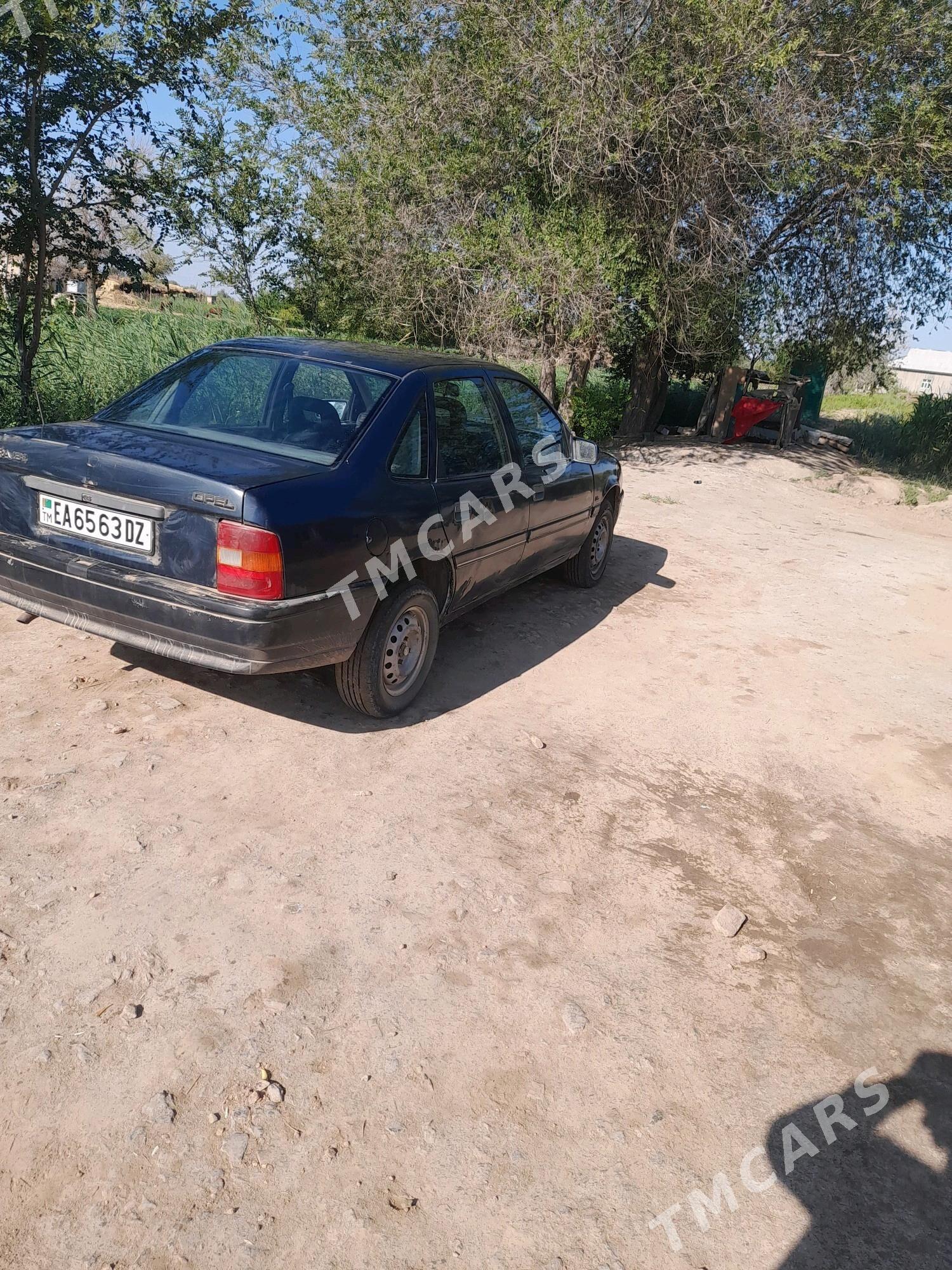 Opel Vectra 1990 - 35 000 TMT - Кёнеургенч - img 4