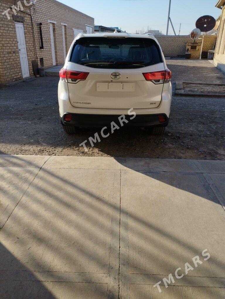 Toyota Highlander 2019 - 500 000 TMT - Ашхабад - img 3