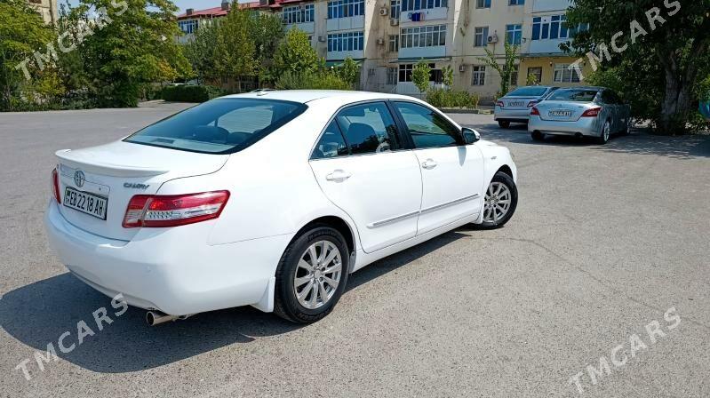Toyota Camry 2011 - 145 000 TMT - 10 мкр - img 3