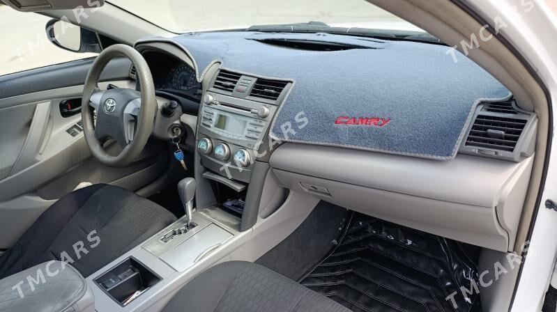 Toyota Camry 2011 - 145 000 TMT - 10 мкр - img 2