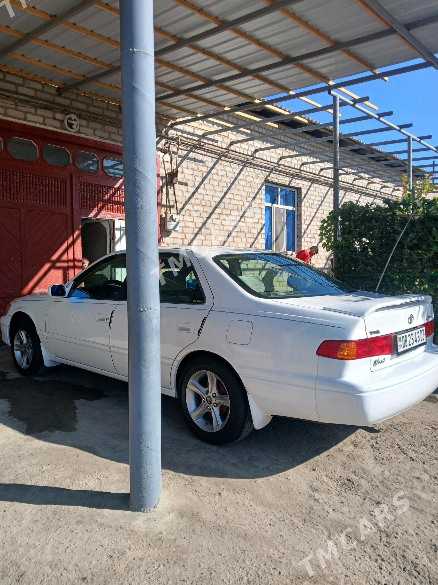 Toyota Camry 2000 - 150 000 TMT - Дашогуз - img 10