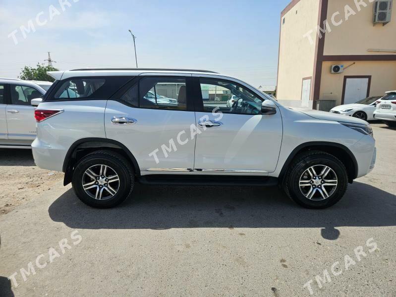 Toyota Fortuner 2024 - 640 000 TMT - Туркменабат - img 6
