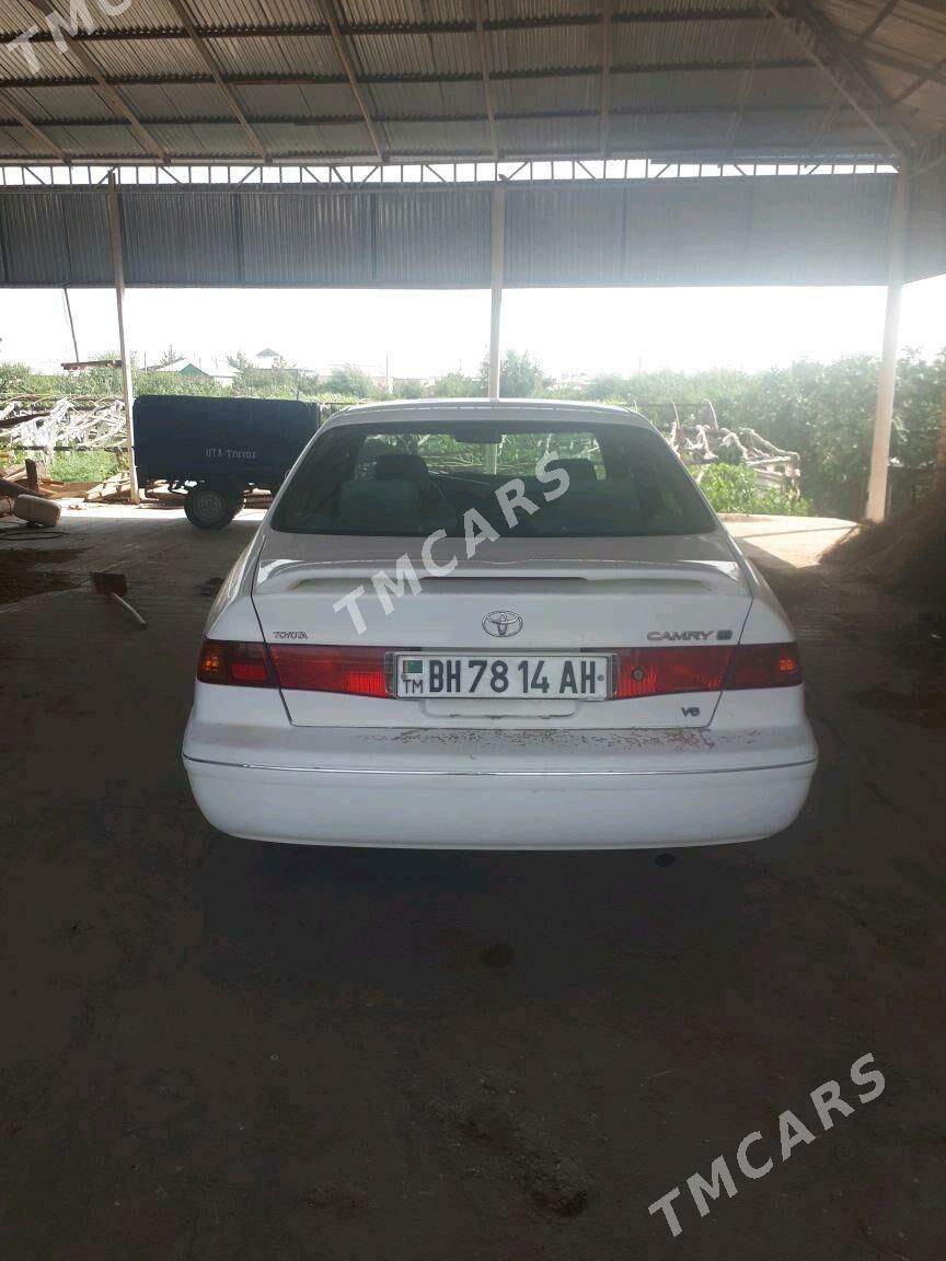 Toyota Camry 1998 - 125 000 TMT - Теджен - img 8