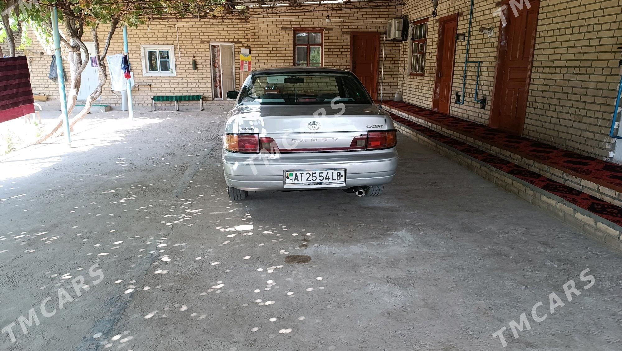 Toyota Camry 1993 - 90 000 TMT - Saýat - img 6