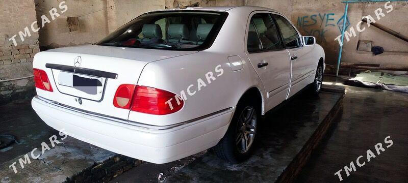 Mercedes-Benz E320 1997 - 65 000 TMT - Байрамали - img 2