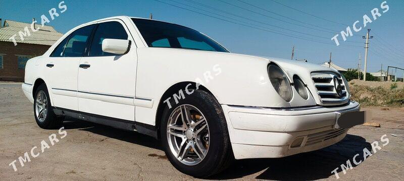 Mercedes-Benz E320 1997 - 65 000 TMT - Байрамали - img 1