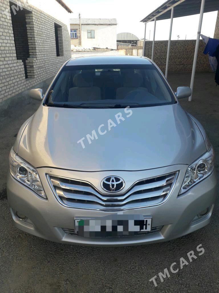 Toyota Camry 2011 - 165 000 TMT - Теджен - img 2