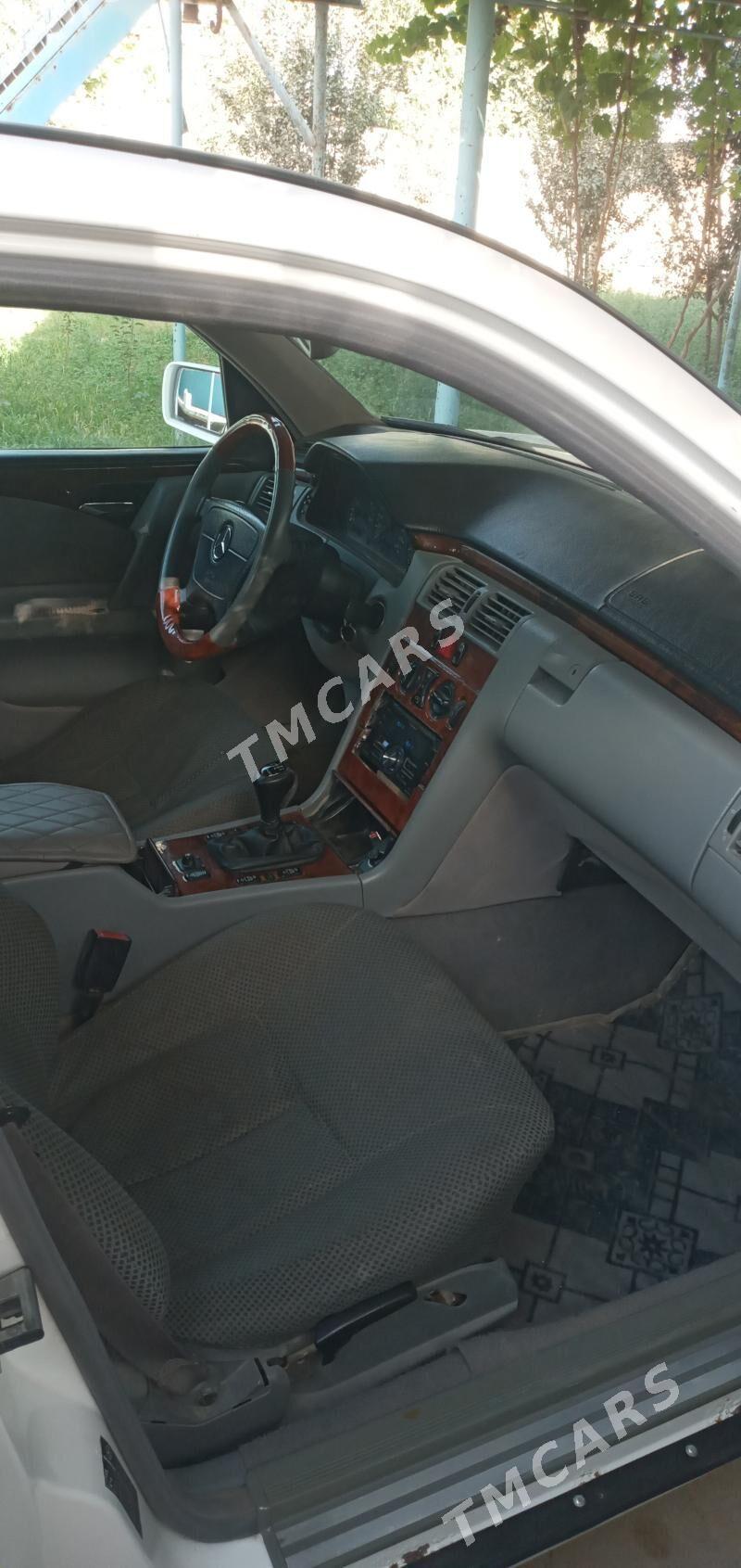 Mercedes-Benz 230E 1999 - 60 000 TMT - Теджен - img 5