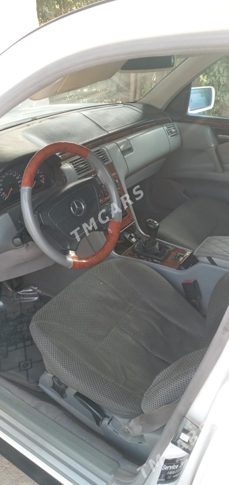 Mercedes-Benz 230E 1999 - 60 000 TMT - Теджен - img 8