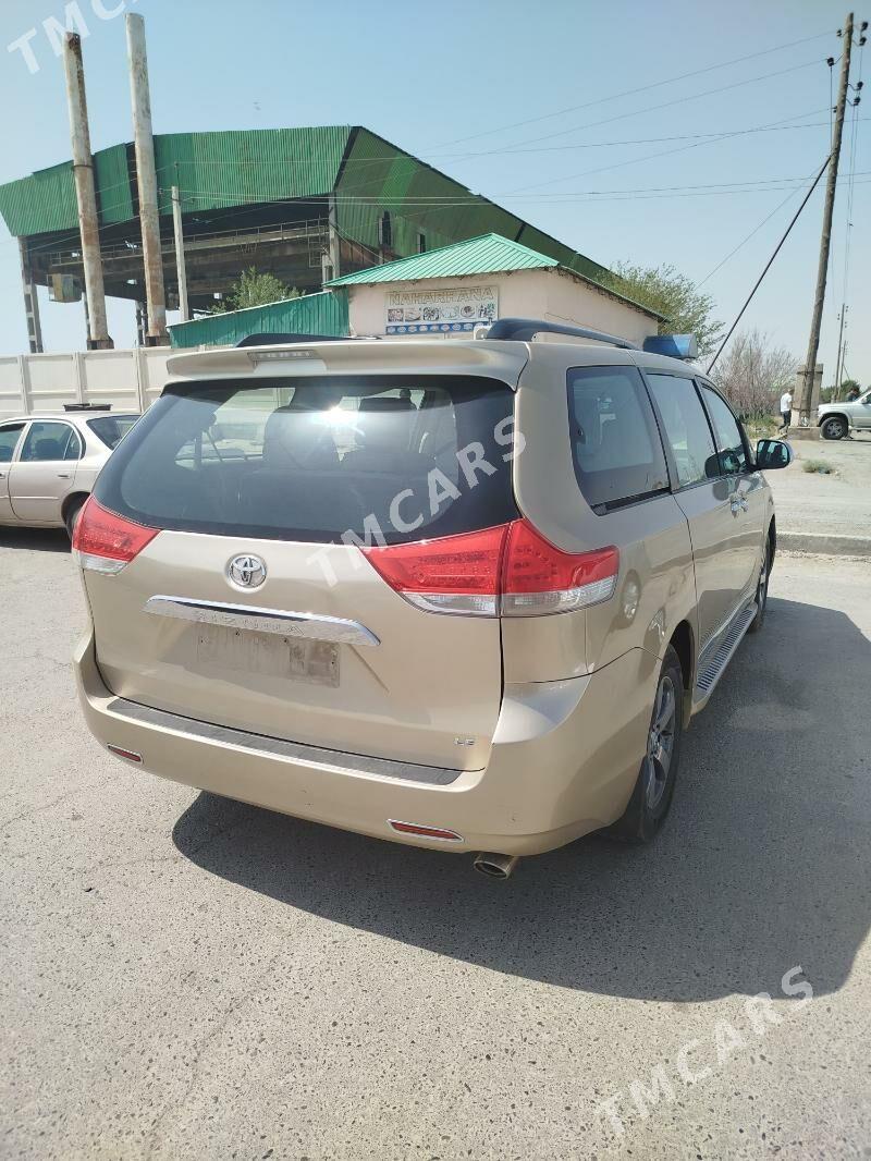 Toyota Sienna 2011 - 265 000 TMT - Мары - img 3