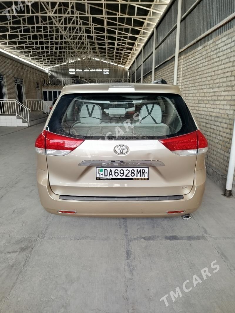 Toyota Sienna 2011 - 265 000 TMT - Мары - img 2