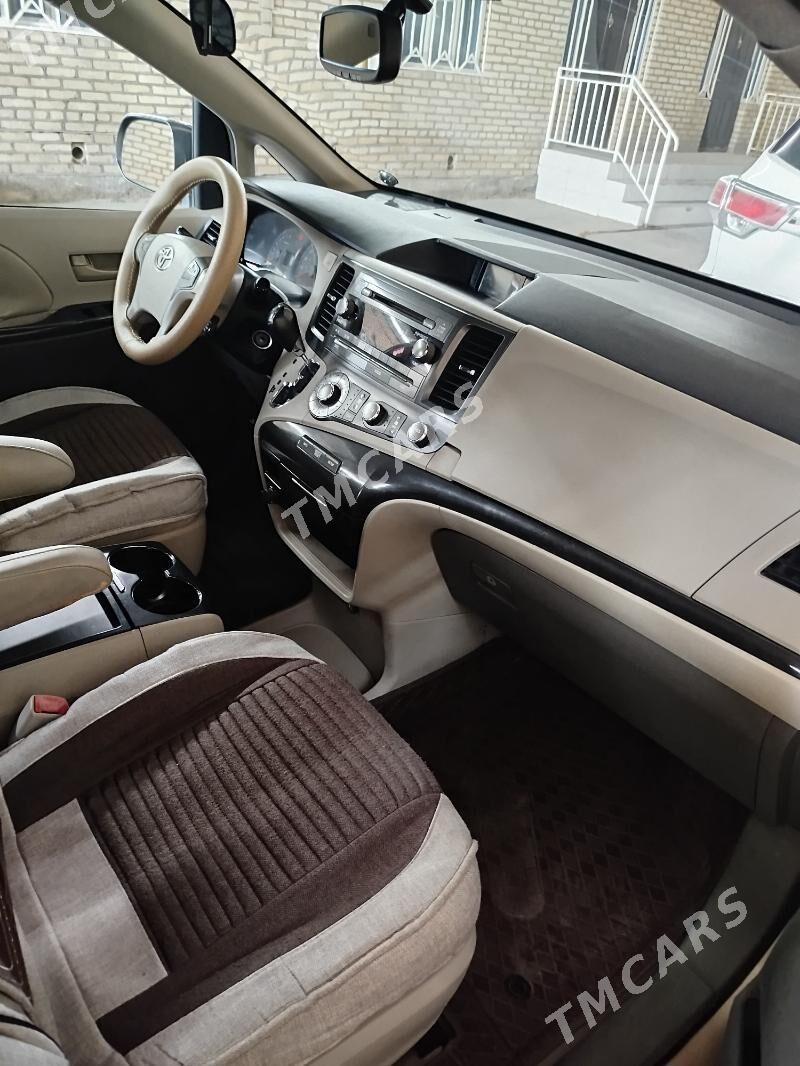 Toyota Sienna 2011 - 265 000 TMT - Мары - img 6