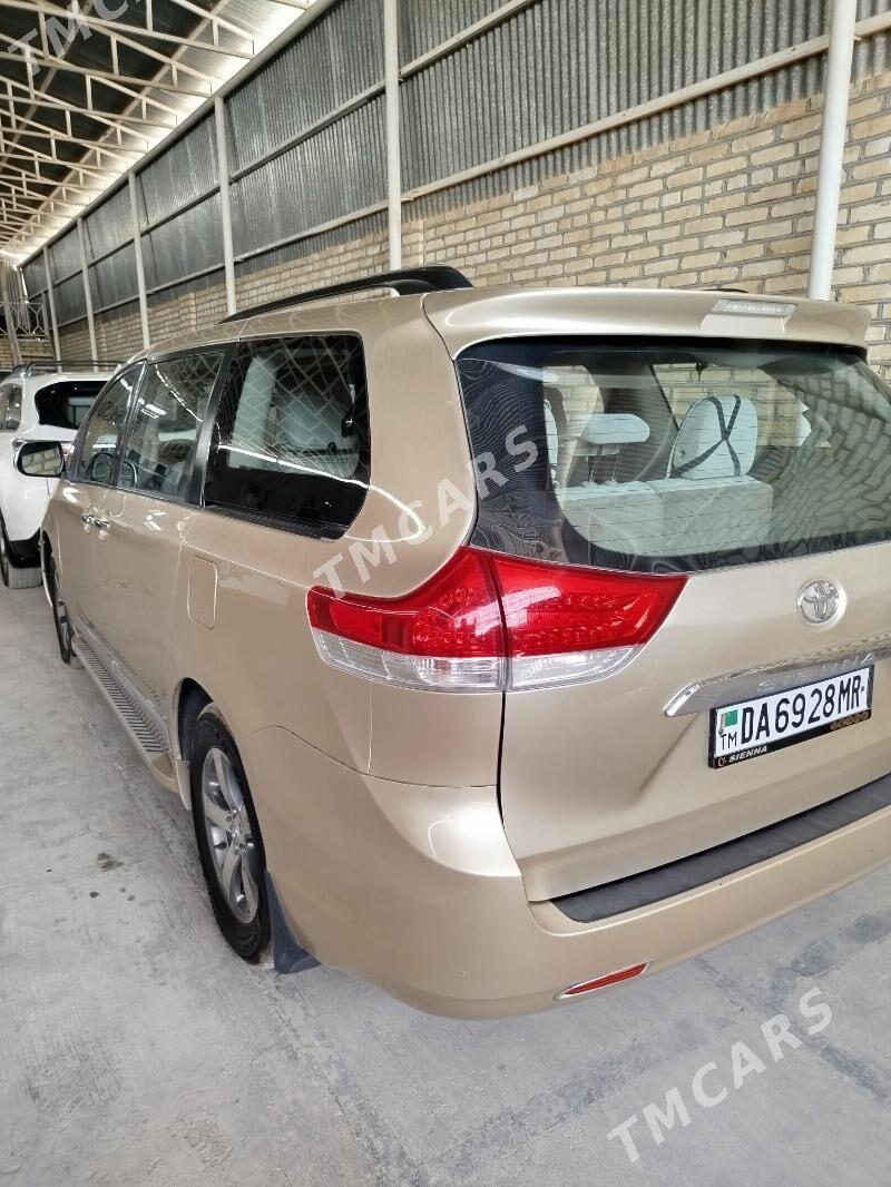 Toyota Sienna 2011 - 265 000 TMT - Мары - img 4