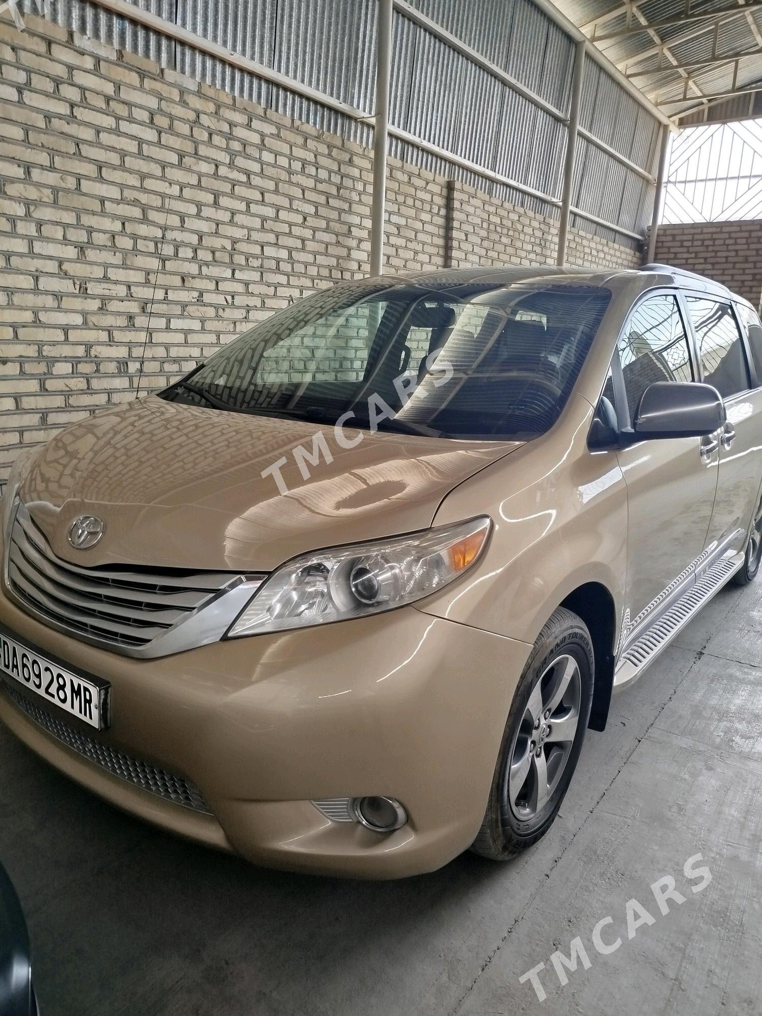 Toyota Sienna 2011 - 265 000 TMT - Мары - img 7