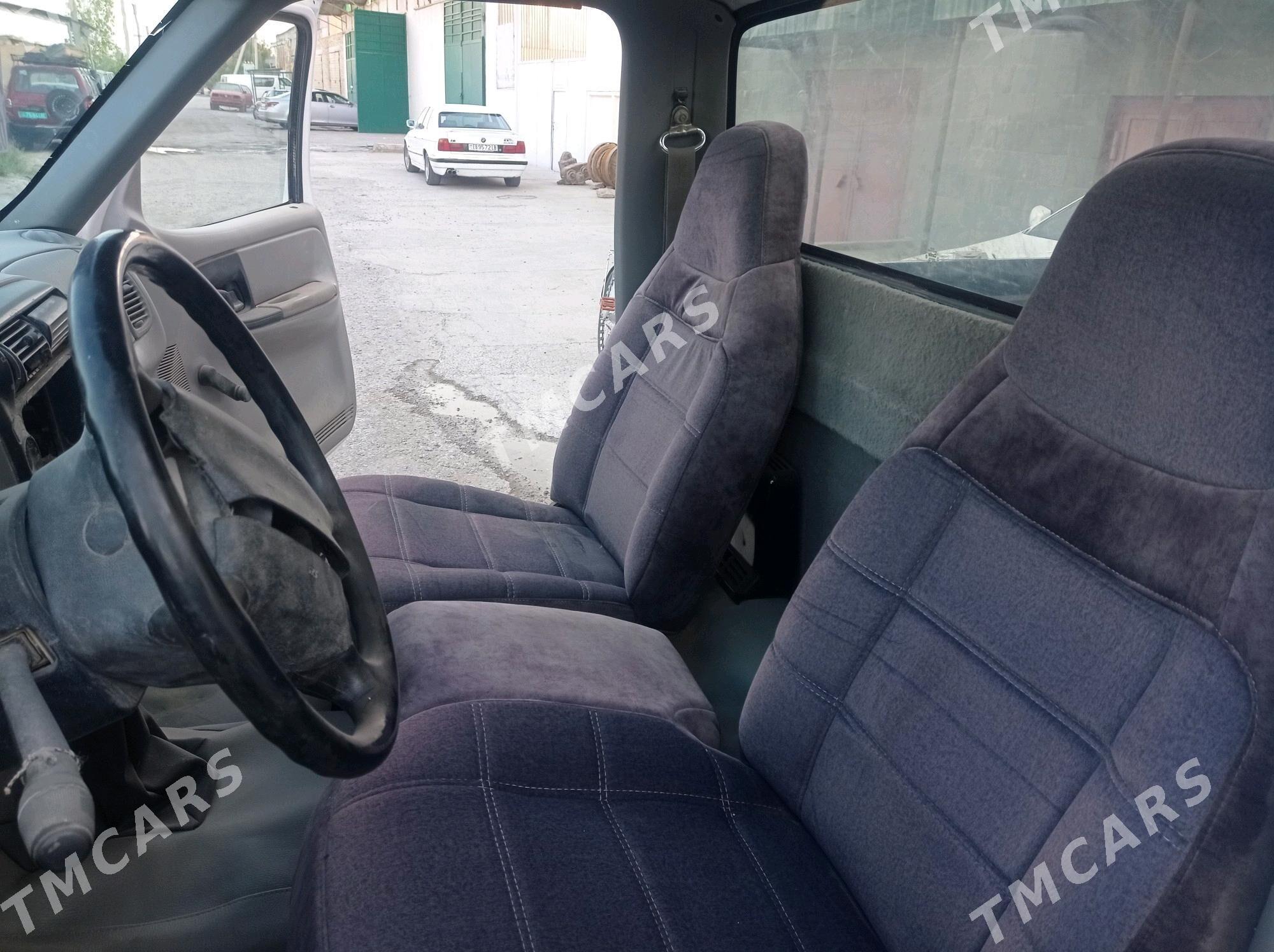 Ford Bronco 1996 - 70 000 TMT - Чарджоу - img 4