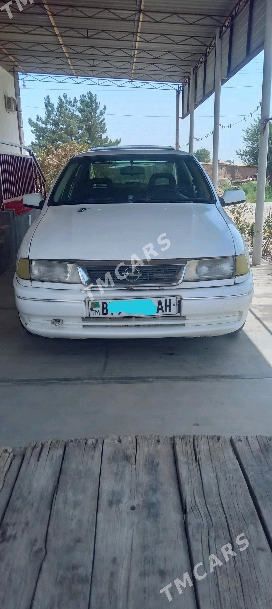 Opel Vectra 1992 - 30 000 TMT - Tejen - img 3