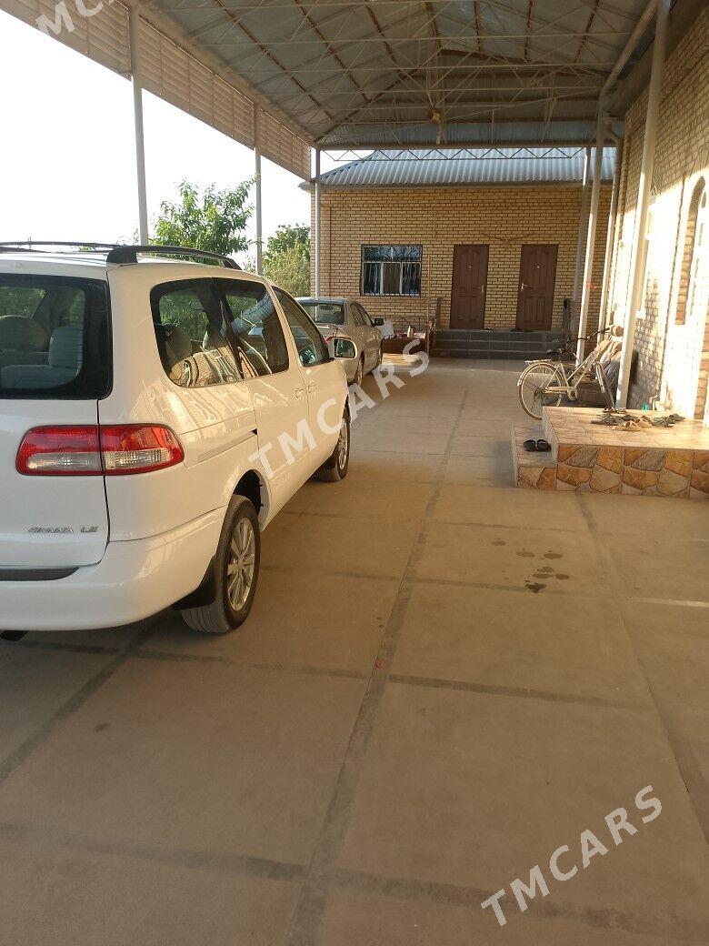 Toyota Sienna 2002 - 155 000 TMT - Мары - img 3