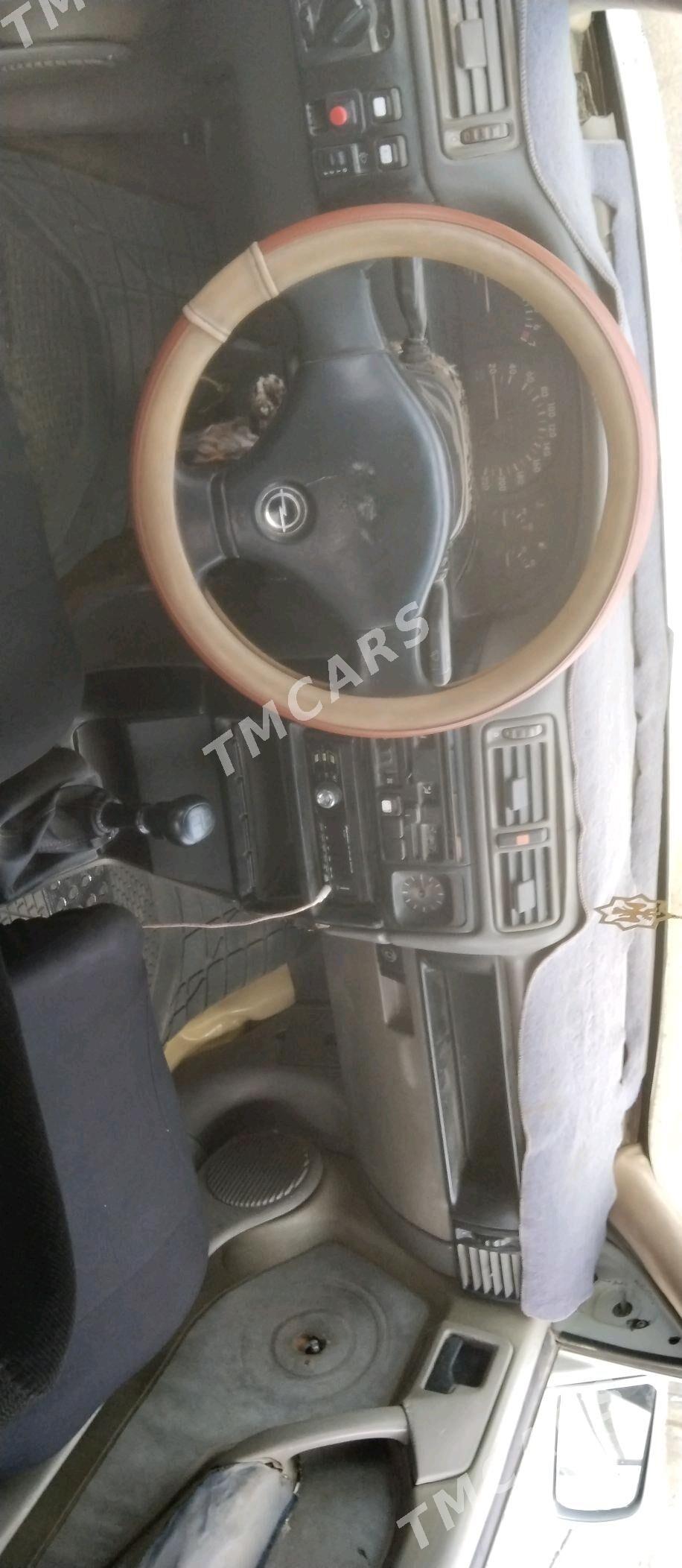 Opel Vectra 1990 - 22 000 TMT - Бахарден - img 4