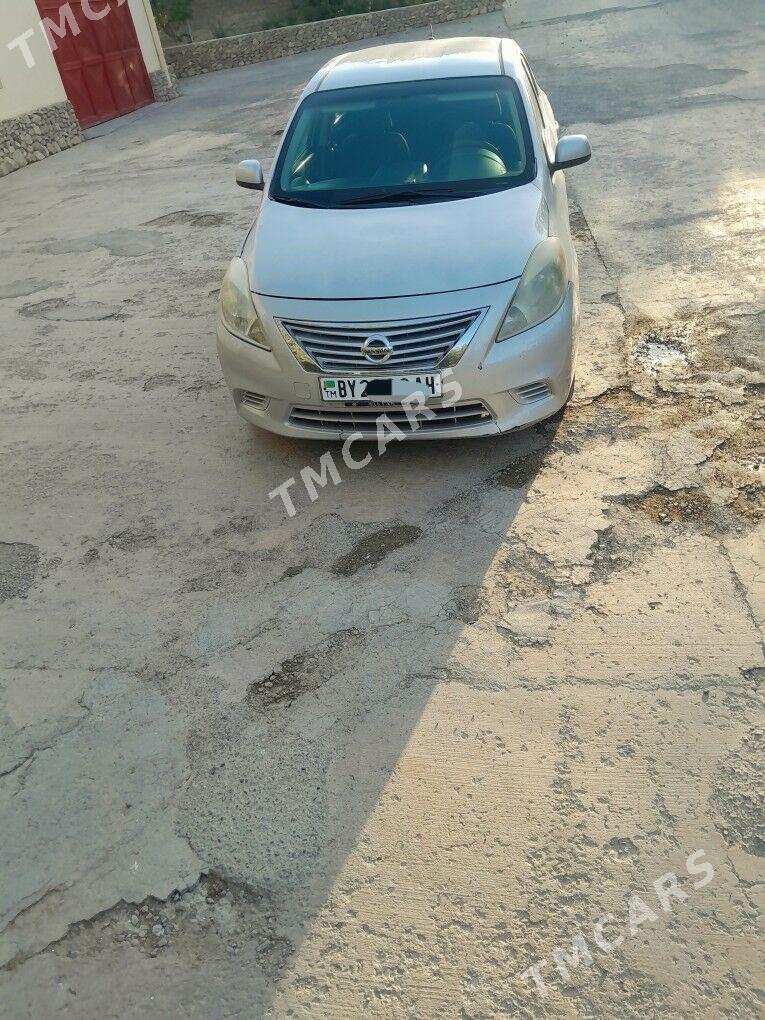 Nissan Versa 2012 - 100 000 TMT - Гёкдепе - img 4