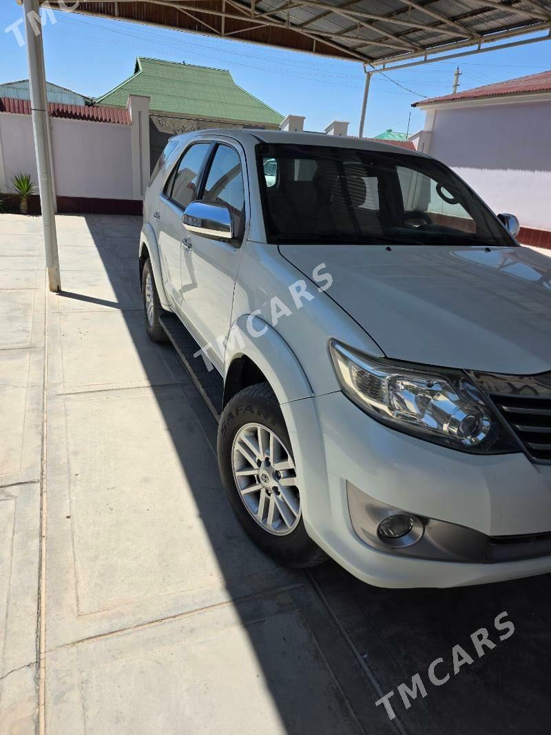 Toyota Fortuner 2013 - 260 000 TMT - Балканабат - img 5
