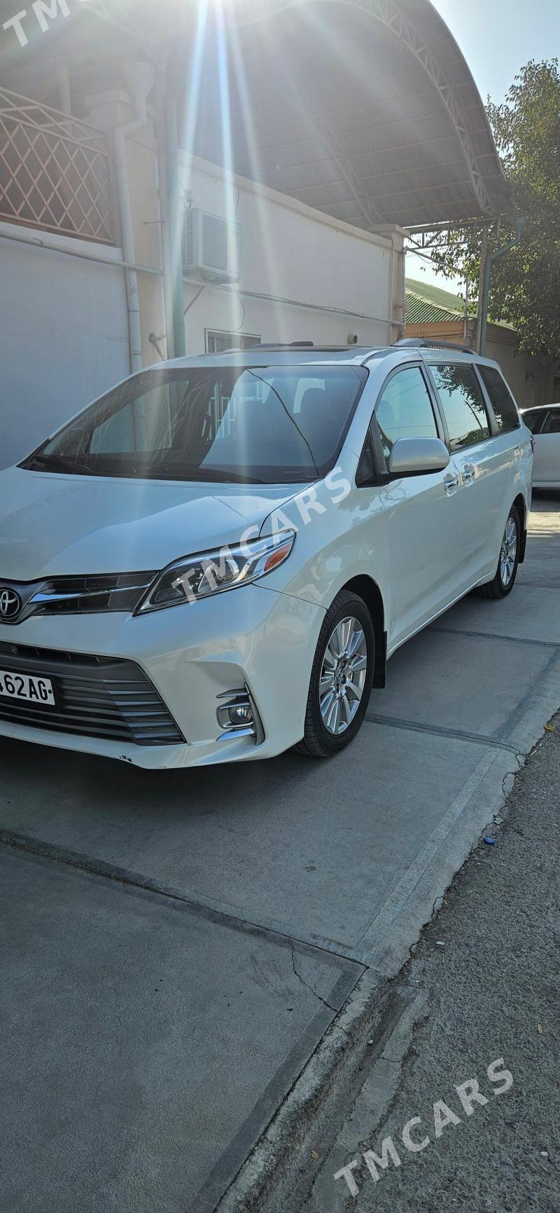 Toyota Sienna 2016 - 435 000 TMT - Aşgabat - img 5