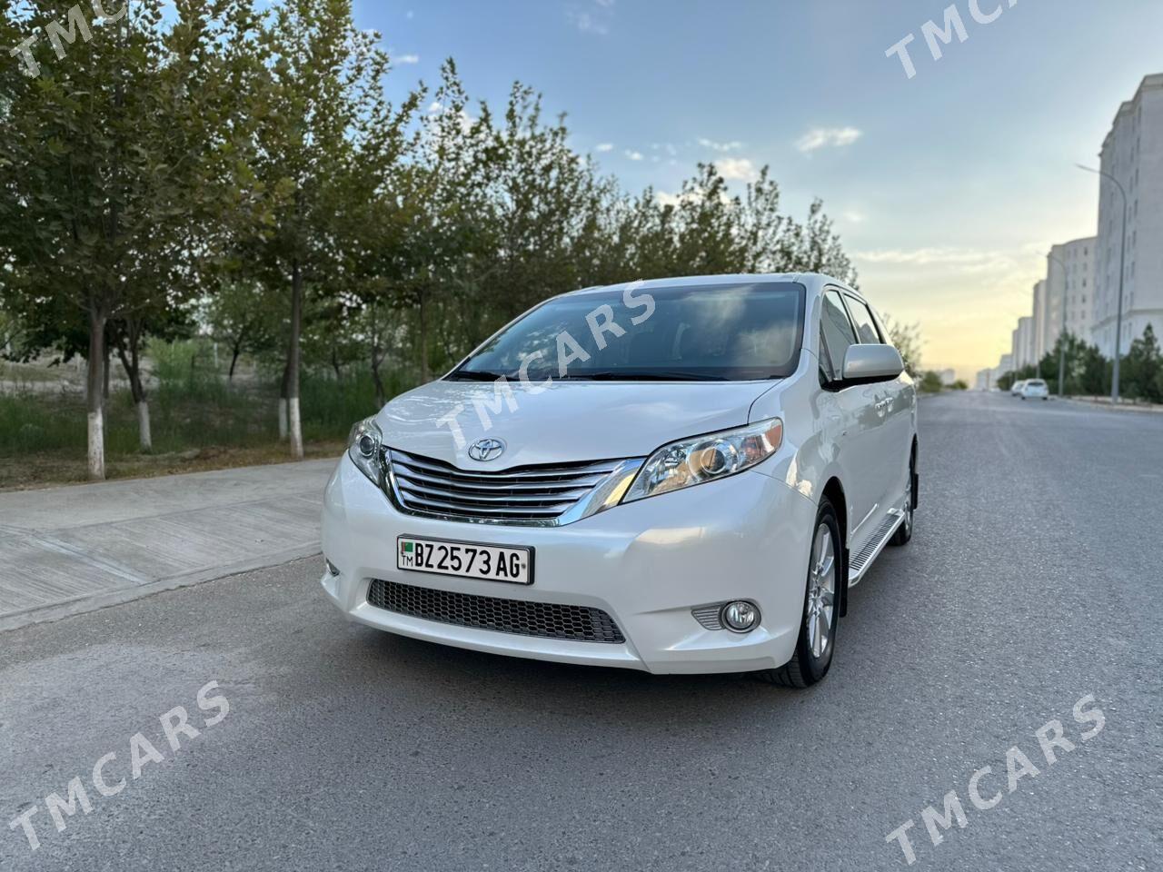Toyota Sienna 2017 - 450 000 TMT - Aşgabat - img 4