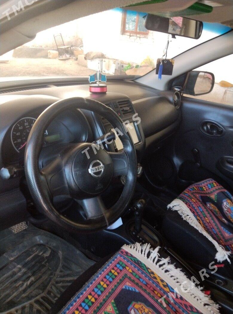 Nissan Versa 2012 - 90 000 TMT - Сакар - img 3