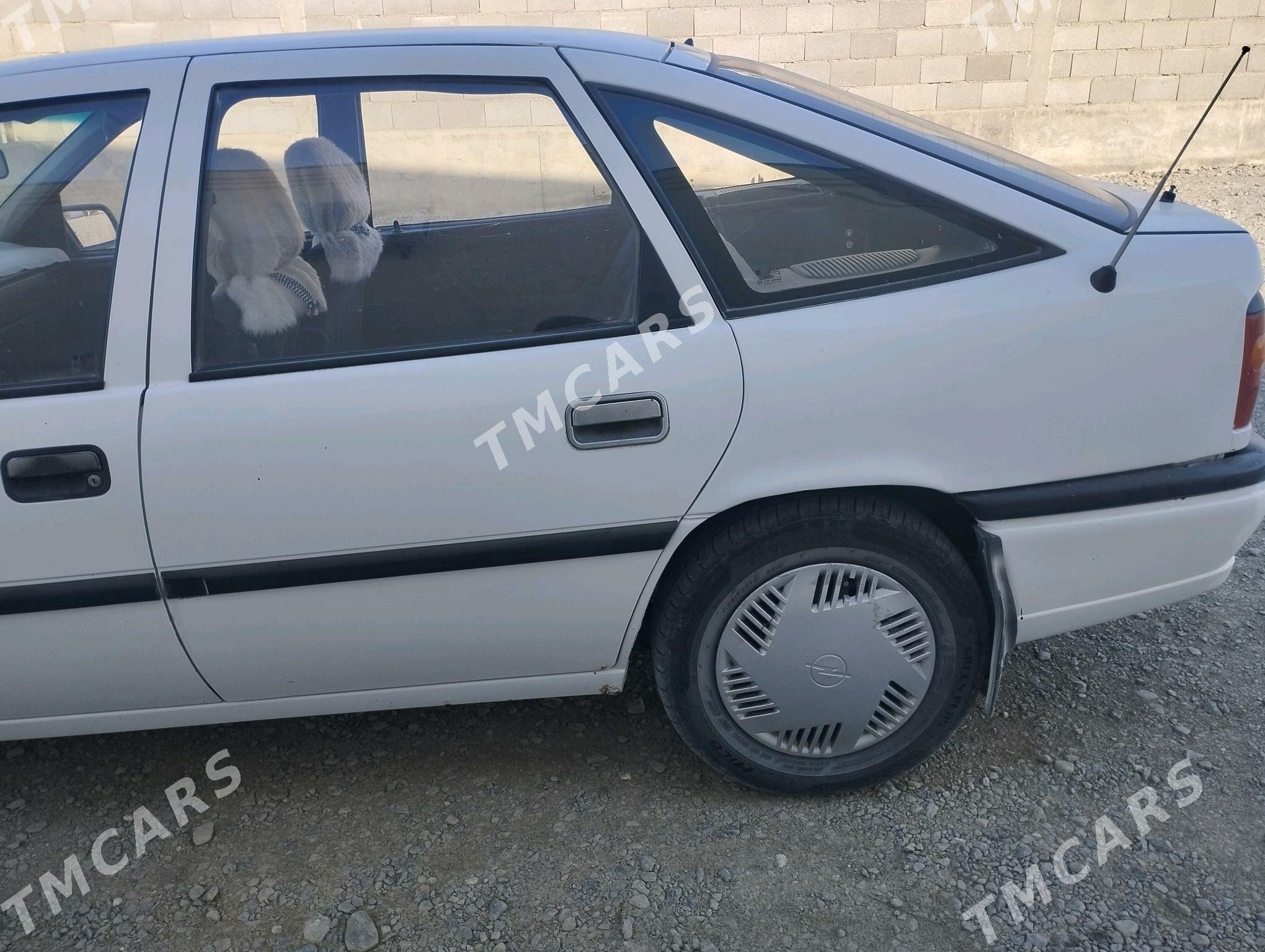 Opel Vectra 1995 - 32 000 TMT - Бахарден - img 6