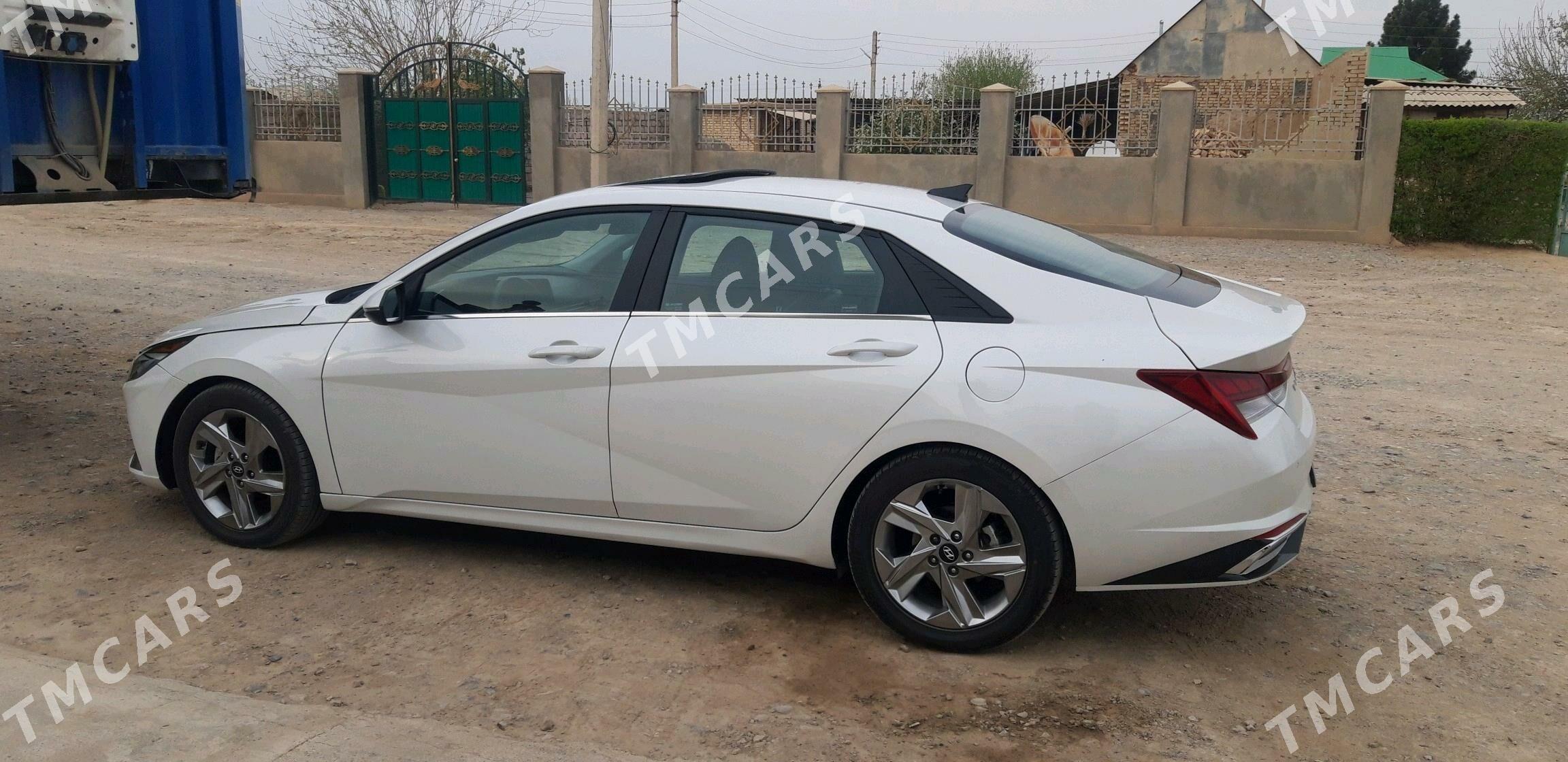 Hyundai Elantra 2021 - 265 000 TMT - Ýaşlyk - img 3