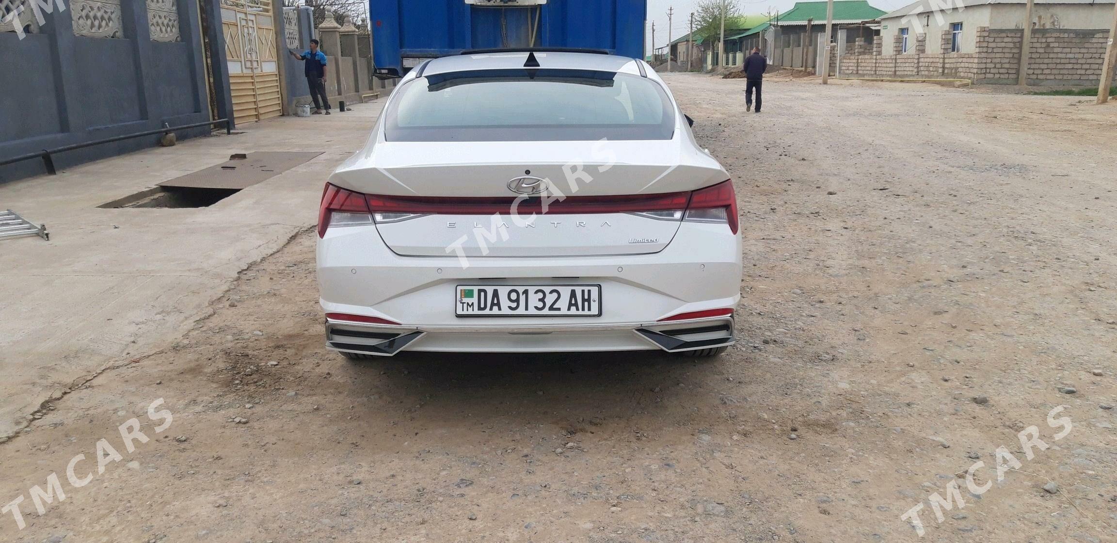 Hyundai Elantra 2021 - 265 000 TMT - Ýaşlyk - img 7