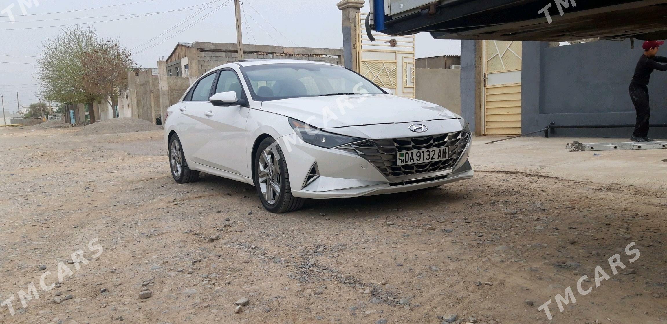 Hyundai Elantra 2021 - 265 000 TMT - Ýaşlyk - img 8