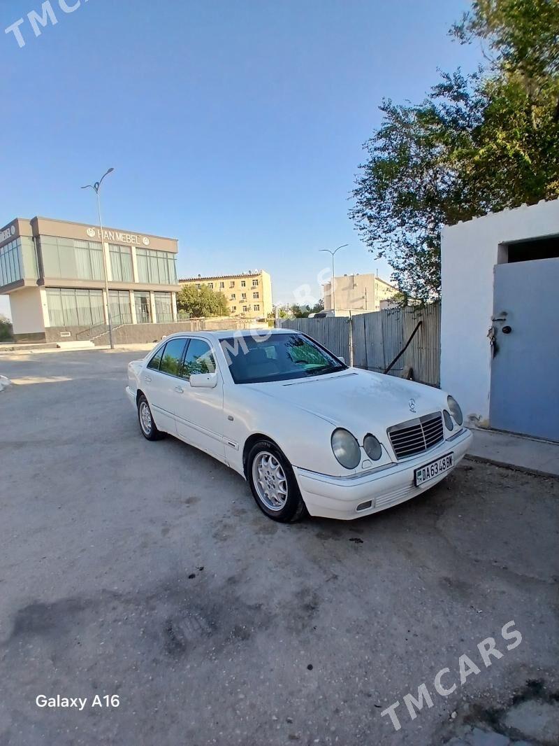 Mercedes-Benz E320 1997 - 86 000 TMT - Балканабат - img 5
