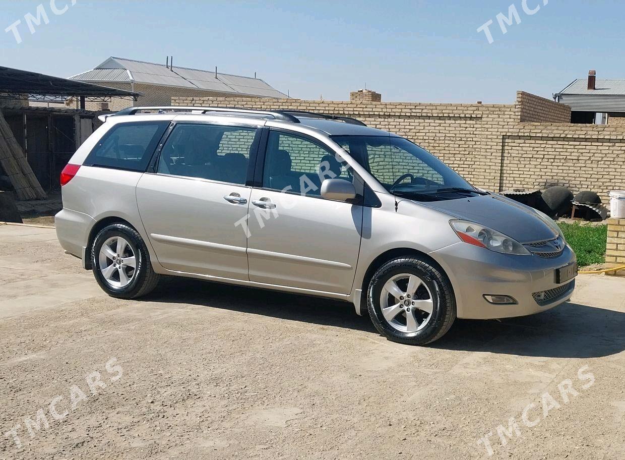 Toyota Sienna 2008 - 210 000 TMT - Мары - img 4