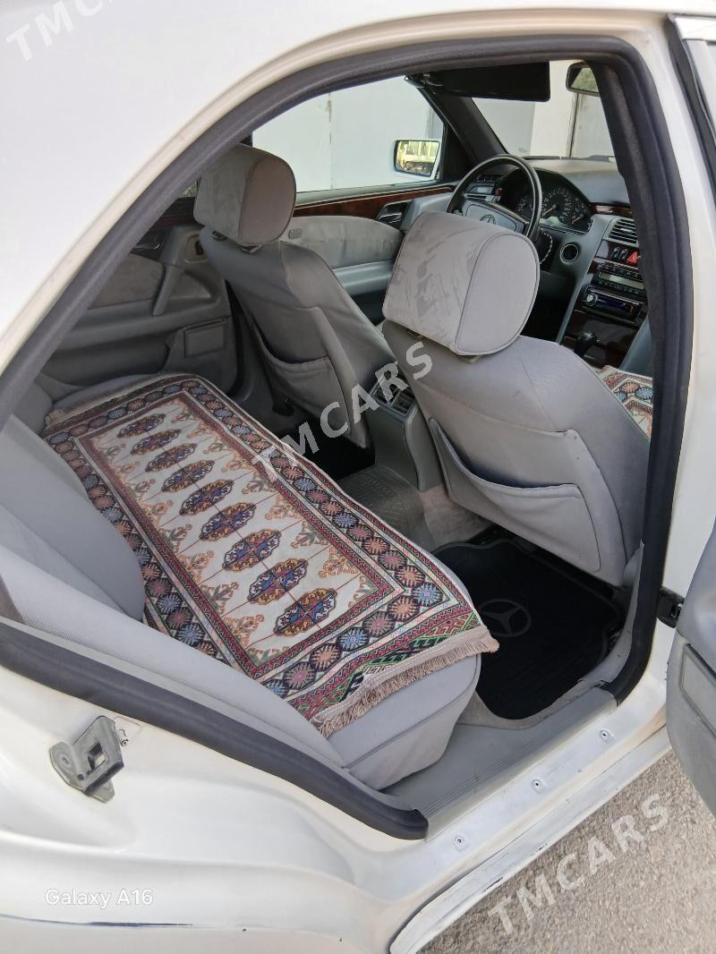 Mercedes-Benz E320 1997 - 86 000 TMT - Балканабат - img 8