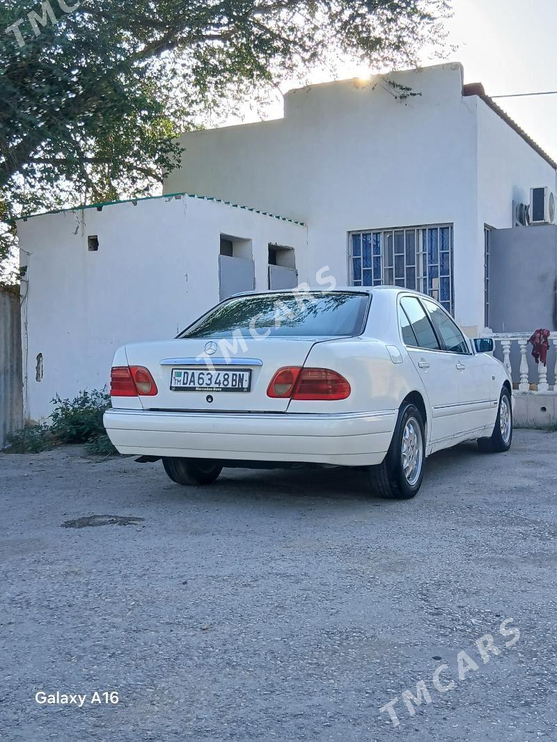Mercedes-Benz E320 1997 - 86 000 TMT - Балканабат - img 6