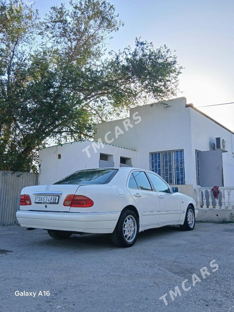 Mercedes-Benz E320 1997 - 86 000 TMT - Балканабат - img 4