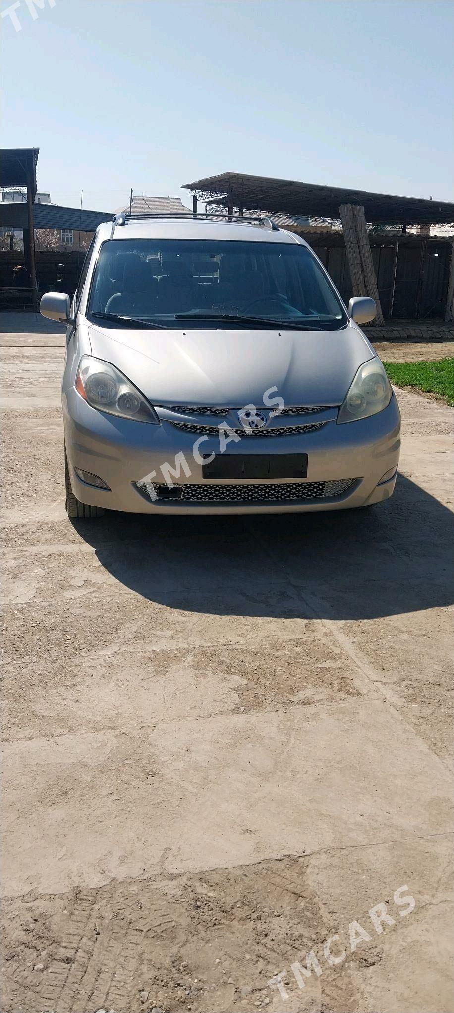 Toyota Sienna 2008 - 210 000 TMT - Мары - img 3