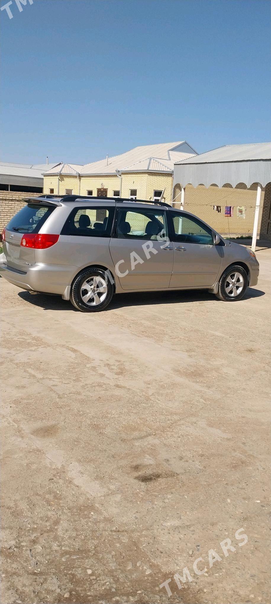 Toyota Sienna 2008 - 210 000 TMT - Мары - img 8
